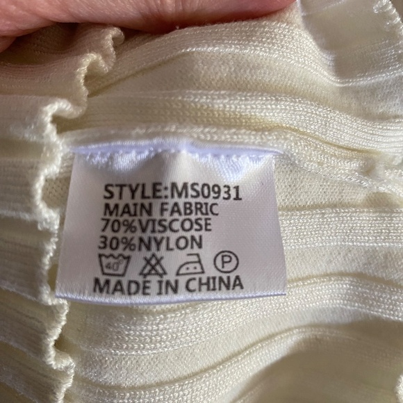 Wrap top Creamy White Sz Small - Picture 5 of 6